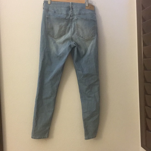 Rare Hollister Cropped Jeans Embroidered - Picture 5 of 6